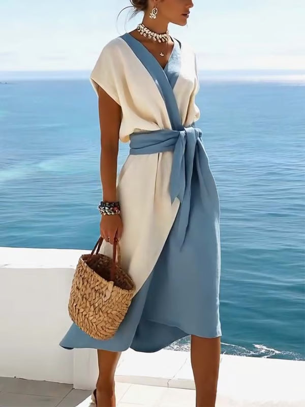 Loose-fitting dress with contrasting seams